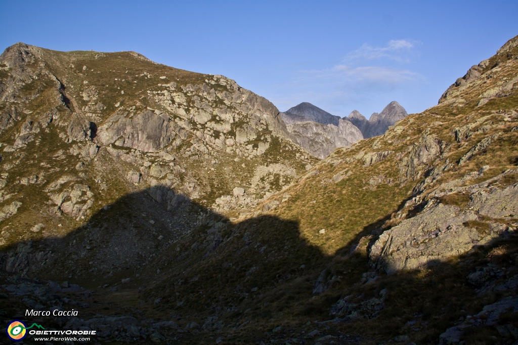 05_Sal sentiero dei vitelli ecco la punta del Trona.JPG